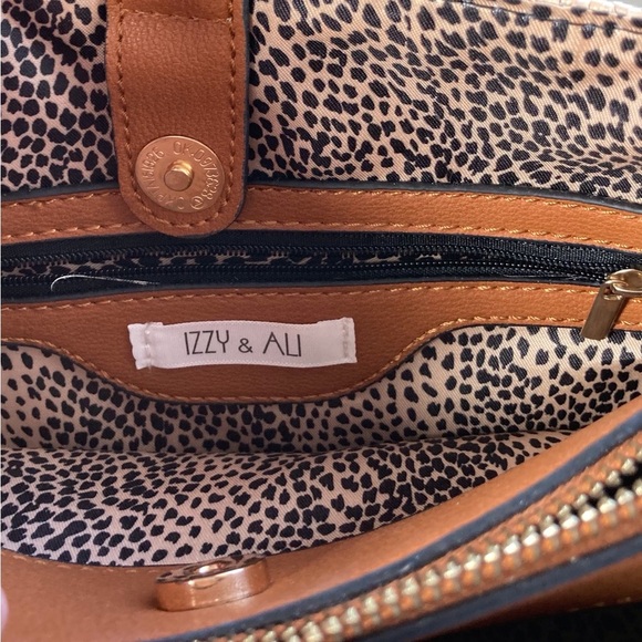 **Izzy & Ali **Vegan Leather Wicker Satchel Crossbody Handbag tan beige NWOT - Picture 6 of 8